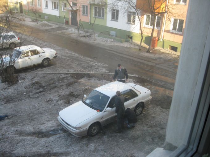 Автомойка на газоне, апрель месяц