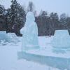Разрушенный ледяной городок у "Современника"