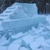 Разрушенный ледяной городок у "Современника"