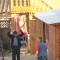 Рабочий Алик прикалывается, рядом повар