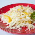 Салат из капусты с яблоком и перцем