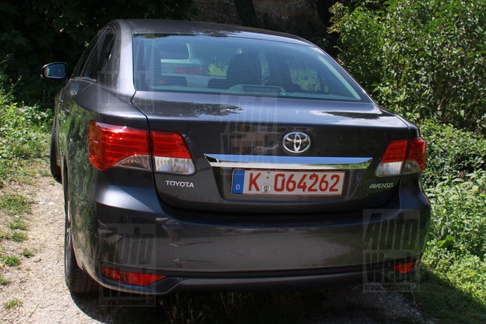 avensis_new_02.jpg