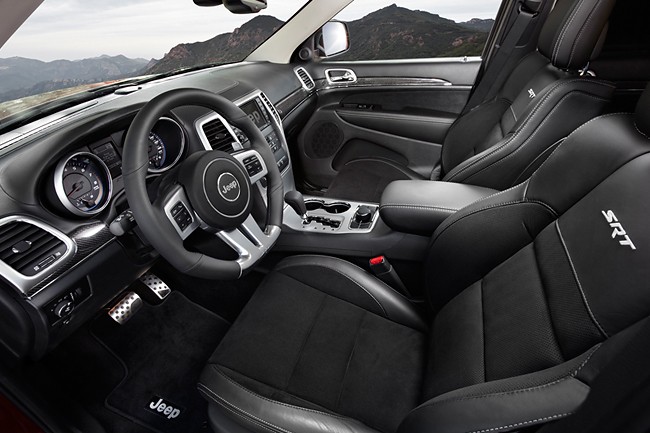 srt8_4.jpg