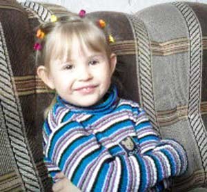Аня любила бегать с мальчиками, ее знали все окрестные бабушки, настолько она была приветливой и жизнерадостной