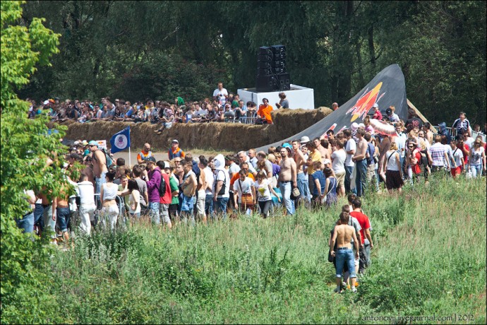 Людей собралось много, но через час после начала большая часть разошлась: