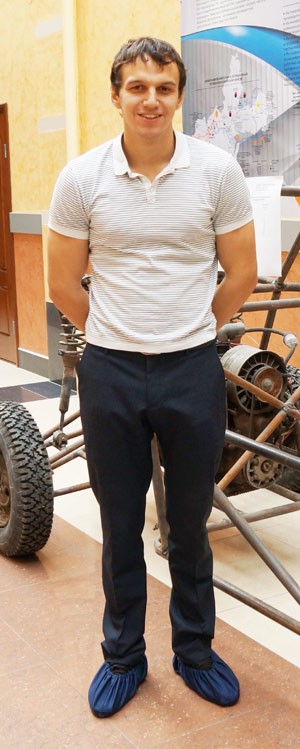 Мастер поделился дальнейшими планами: «Сейчас занимаюсь чертежами квадроцикла на гусеницах и большого внедорожника с высокими колесами. На этих машинах можно будет ездить по любому бездорожью»