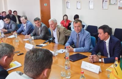 Губернатор Сергей Ерощенко, кандидат в мэры Сергей Петров, газета "Время", её хозяин О. Тюменев и другие...