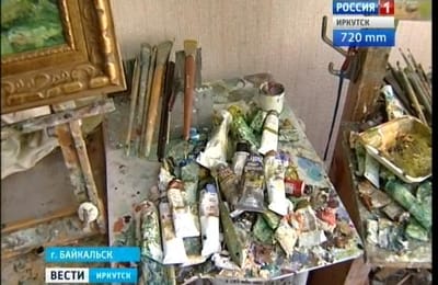 Художник под водой рисует дно озера Байкал