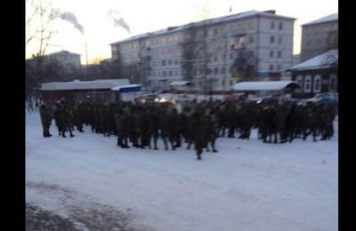 В Нижнеудинске военные и местная молодёжь выясняют отношения. Есть пострадавшие