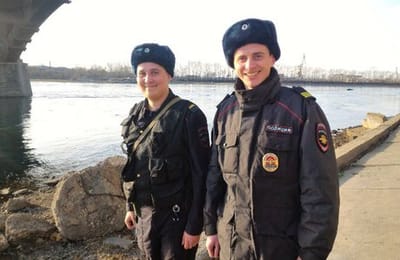 Полицейский спас прыгнувшую с моста девушку в Иркутске