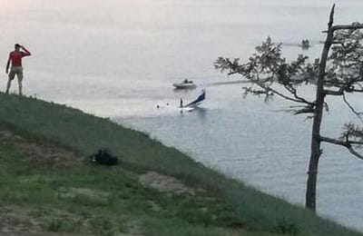 Лёгкомоторный самолет рухнул в воду в Ольхонском районе