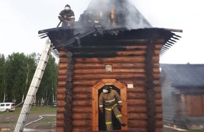 Часовня в музее «Тальцы» загорелась из-за удара молнии