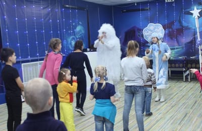 Новогодняя праздничная программа в студии "Бананас"