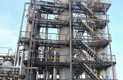 Ангарская нефтехимическая компания завершила монтаж новой колонны газофракционирующей установки