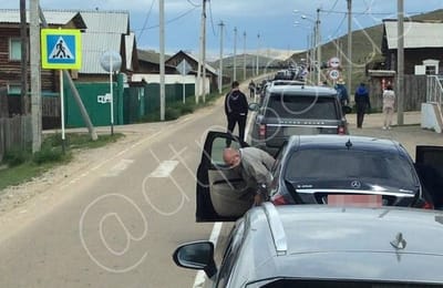 12 июня жители Иркутской области встали в многокилометровой пробке на Ольхон