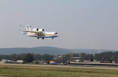 Самолёт-амфибию Бе-200 задействовали на тушении лесных пожаров в Иркутской области