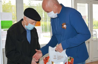 АНХК оказала помощь ветеранам ко Дню пожилого человека