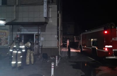 В Ангарске ночью горел трехэтажный магазин "Ярославна"