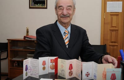 95 лет Почетному ветерану АНХК