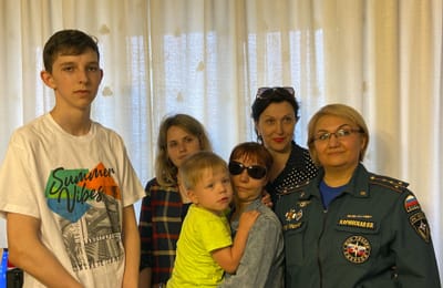 Психолог МЧС рассказала о переговорах с иркутянином, угрожавшим выбросить сына из окна