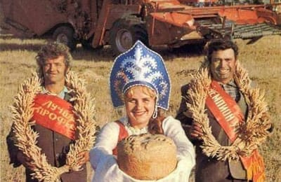 Внести членов Политбюро!