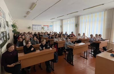 Беседа началась с крыльца