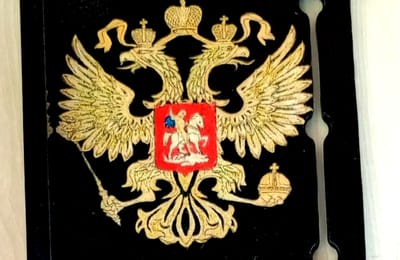 Скоросшиватель черный фон .Герб России золотой.
