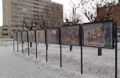 Центр Братска украсили советскими новогодними открытками