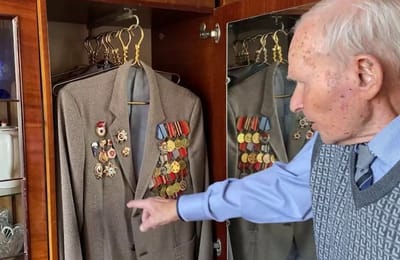 Ветеран из Иркутска Михаил Гаврилов готовится к поездке на Парад Победы в Москве