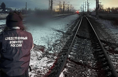 В Усольском районе грузовой поезд насмерть сбил мужчину и двоих детей