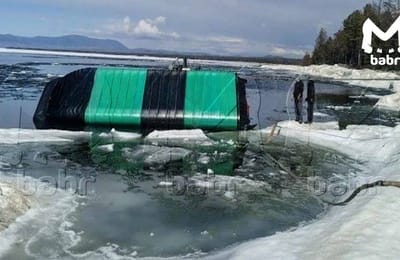 Пять человек погибли после опрокидывания "Хивуса" на Байкале