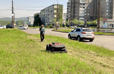 Роботы косят траву в Братске