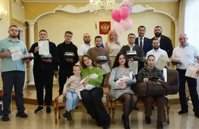 Церемонию имянаречения ко Дню отца провели в ангарском ЗАГСе
