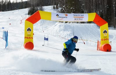 На крутых виражах