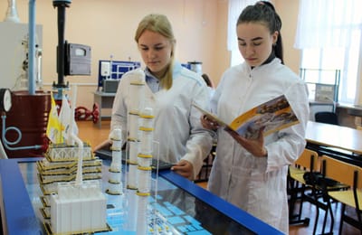 АНХК выделила средства на новые лабораторные приборы для Ангарского политехнического техникума