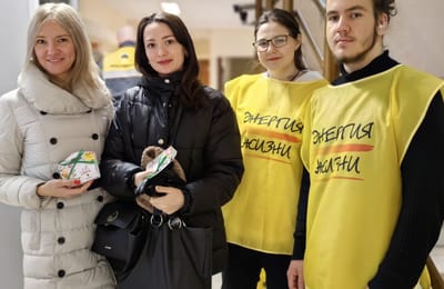 Работниц АНХК поздравили с предстоящим весенним праздником
