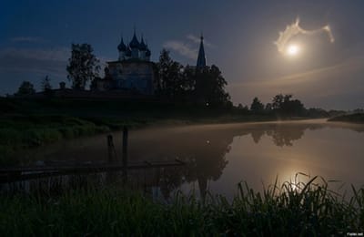 Густеет ночь над деревушкой...