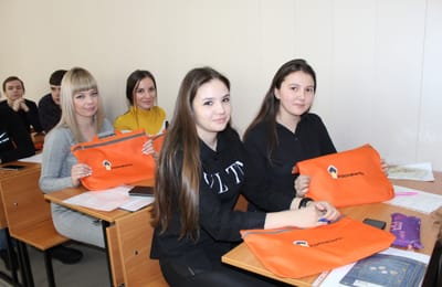 АНХК презентовала предприятие студентам
