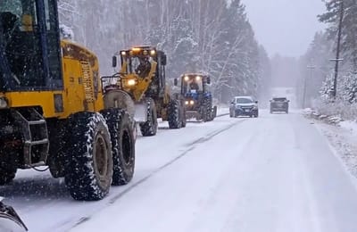 На дорогах Ангарска работает снегоуборочная техника