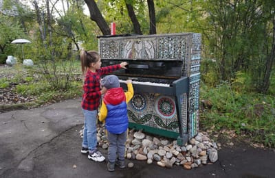 Парк из мозаики создали в Ангарске