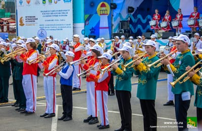 Сводный детский духовой оркестр страны выступил на центральной площади Владивостока