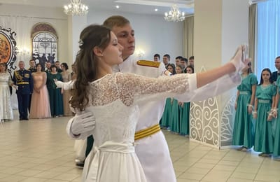 Пушкинский бал состоялся в Ангарске для кадетов школы № 37