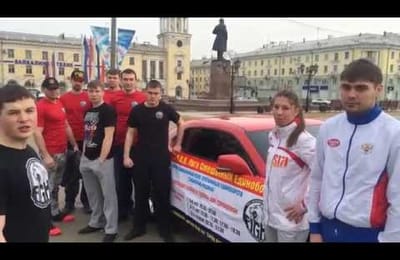 жёстко, очень)))) реклама на камаро)