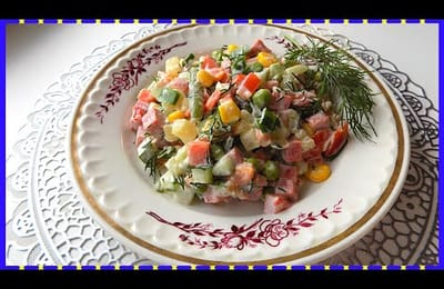 Салат из мексиканской смеси овощей с колбасой и картофелем
