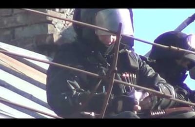 "Беркут" с крыш расстреливает. Демонстранты скндируют: "Фашисты"!