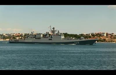 Новейший фрегат Адмирал Григорович прибытие в Севастопольскую бухту 9 июня 2016 года.
