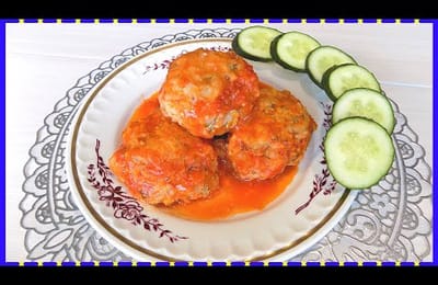 Ежики с рисом и куриным фаршем в томатном соусе