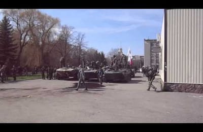 Военная техника в Славянске (с российскими флагами и флагом Донбасса)