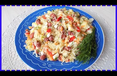 Овощной салат из квашеной капусты с фасолью