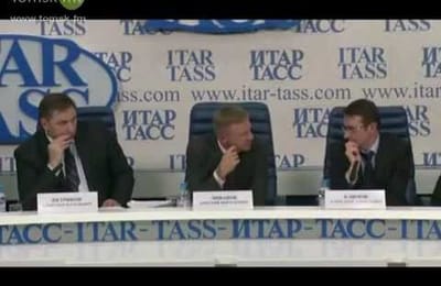"Ты о**ел? На меня смотри!"